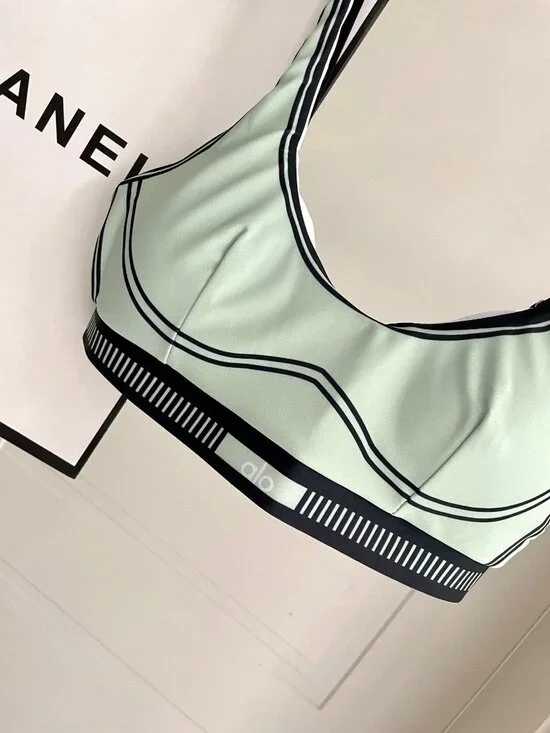 ALO Vest Set - Pants Set - Yoga Set Womens Size L - Picture 3 of 7